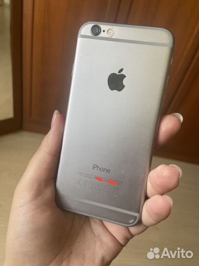 Телефон iPhone 6 работает
