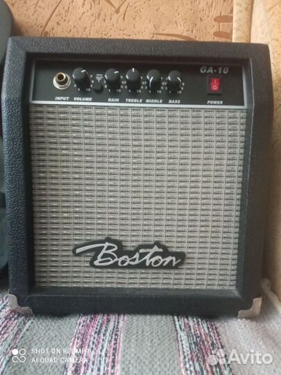 Электрогитары, комбоусилитель, аксессуары