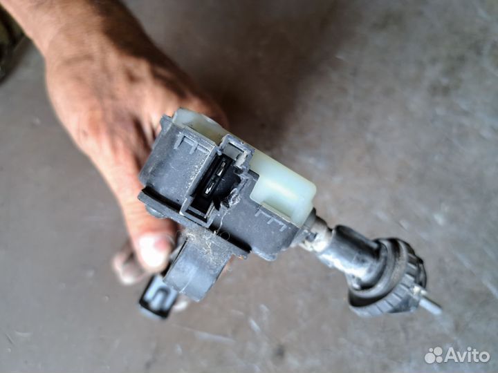 Замок лючка бензобака на Mercedes W211