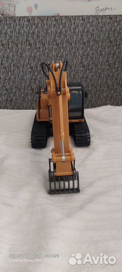 Радиоуправляемый экскаватор HUI NA toys 1/14