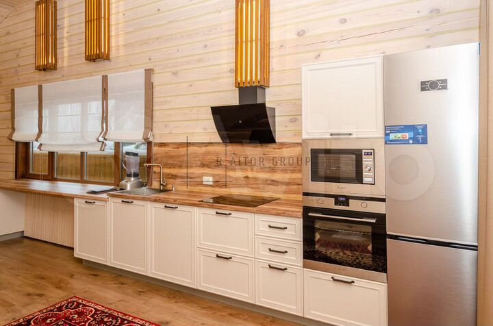 Коттедж 182 м² на участке 7 сот.