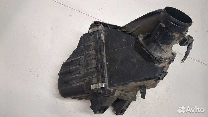 Корпус воздушного фильтра Volkswagen Passat 5