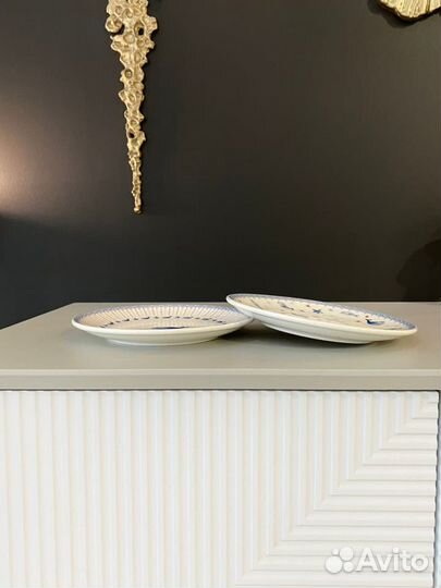 Две тарелки с китами, керамика, 20,5 см