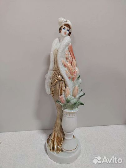 Статуэтка фарфор