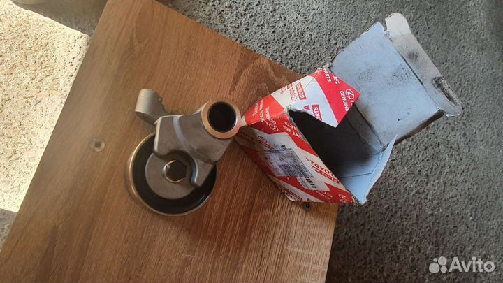 Ролик натяжителя ремня грм