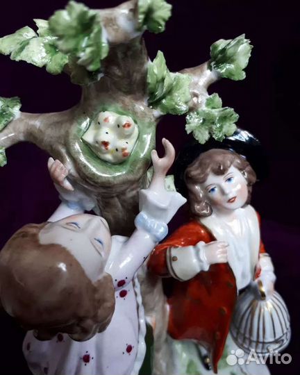 Статуэтка Дети с птенцами, фарфор Альсбах