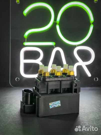 Блок клапанов пневмоподвески Volvo XC90