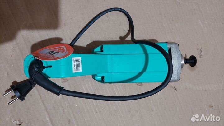 Нет гибкого вала Портативный вибратор Sturm CV7110