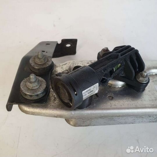 Радиатор масляный 7638679 бмв 5 F10/F11/GTF07 2012