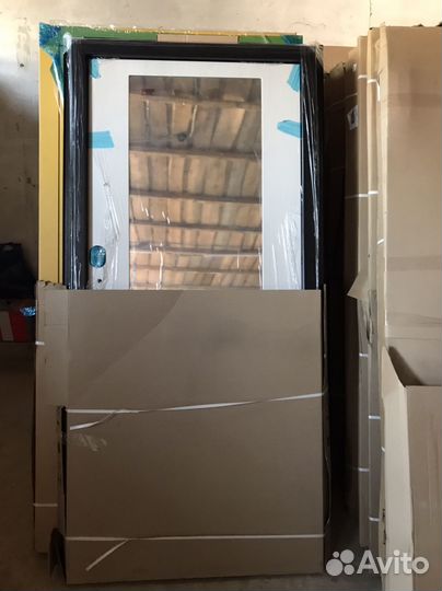 Входные металлические двери с зеркалом