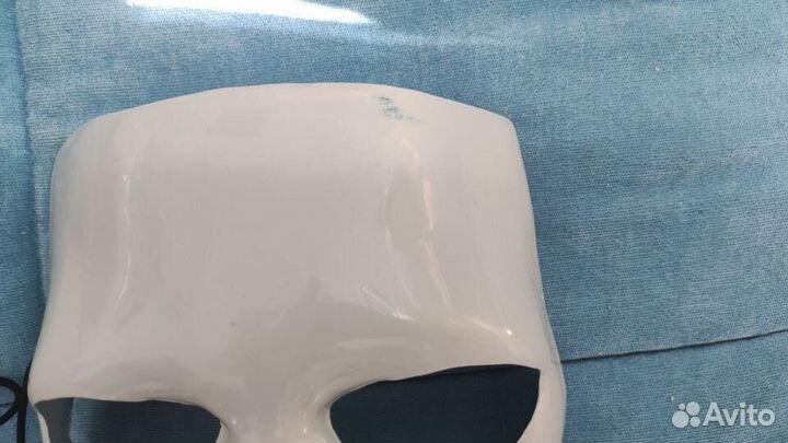 Белая маска для маскарада