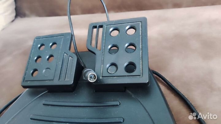 Игровой руль Genius