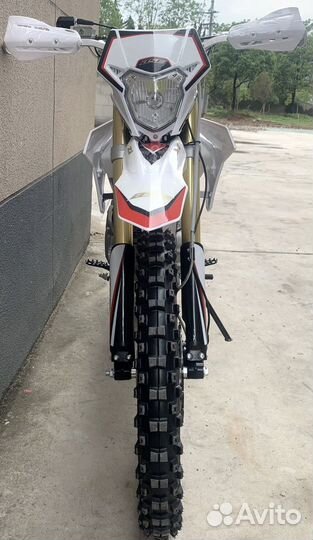 Мотоцикл BSE Z3 Gold Red новый