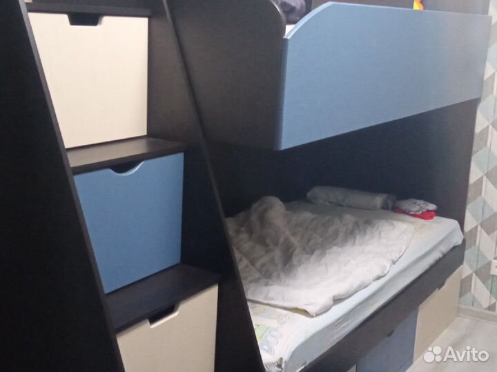 Двухъярусная кровать с матрасом