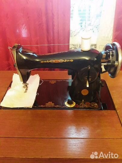 Швейная машина 