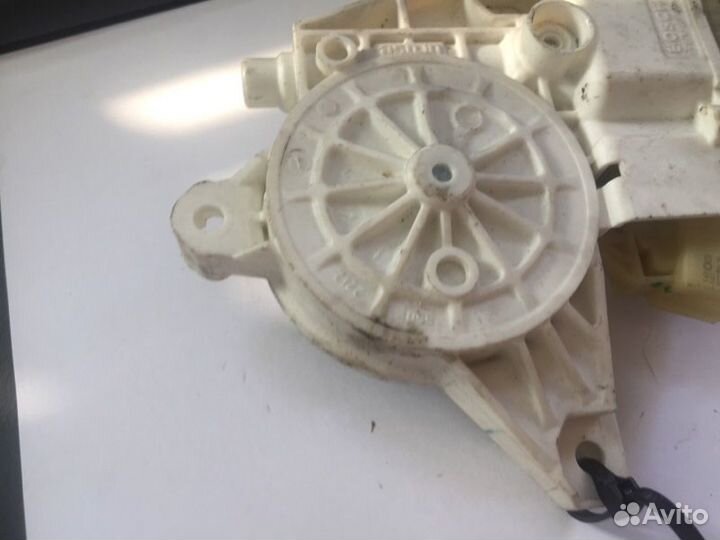 Мотор стеклоподъемника задний правый Mercedes-Benz