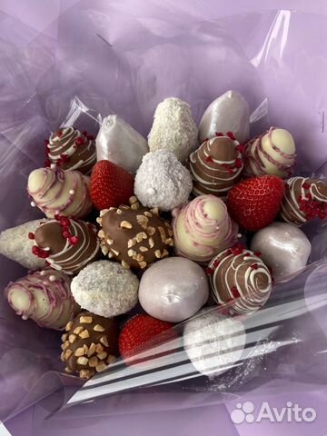 Клубника в шоколаде, букеты