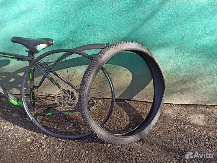 Запчасти для велосипеда (рама, 2 обода, покрышка)