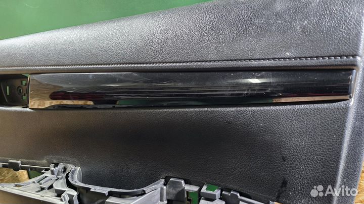 Обшивка двери задняя правая R G8 toyota Hilux (2015- 2020)