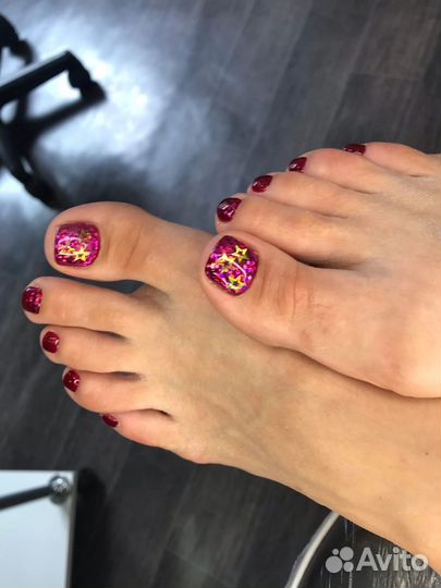 Маникюр и педикюр