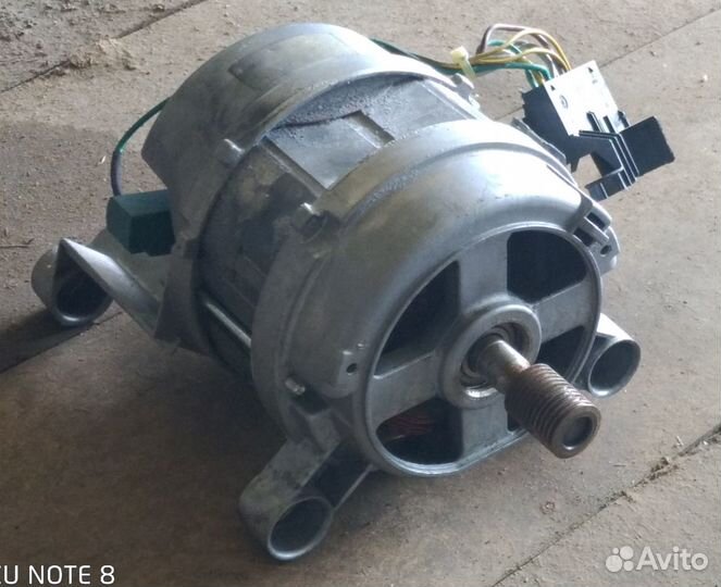 Двигатель от стиральной машины Electrolux