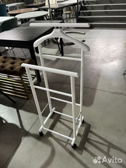 Деревянная вешалка для одежды на колесиках Чикаго