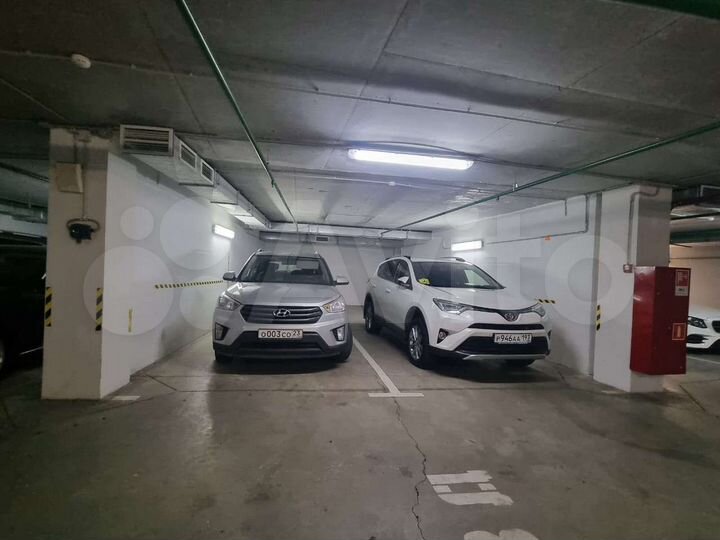 Машиноместо, > 30 м²