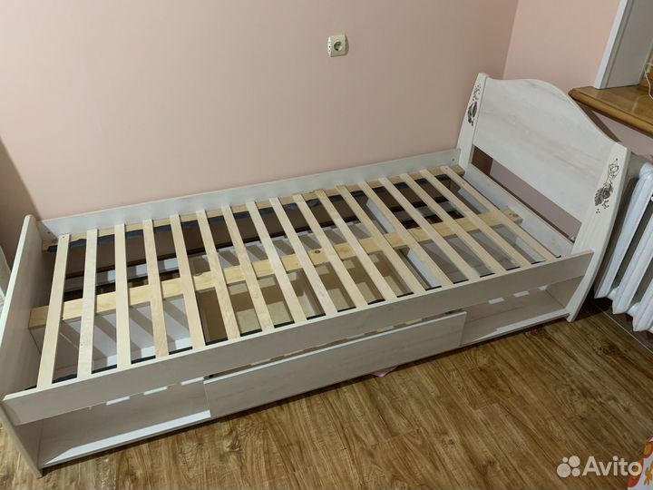Кровать односпальная с ящиком б/у