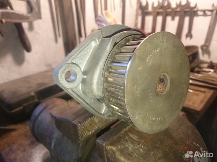 Продам водяной насос (помпу) ое 030121019N