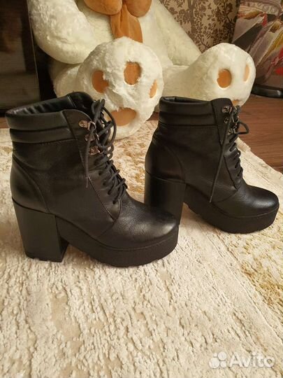 Ботинки зимние 39р. фирма VIC Matie Италия