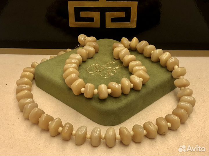 Редкие винтажные бусы ручной работы редкого цвета