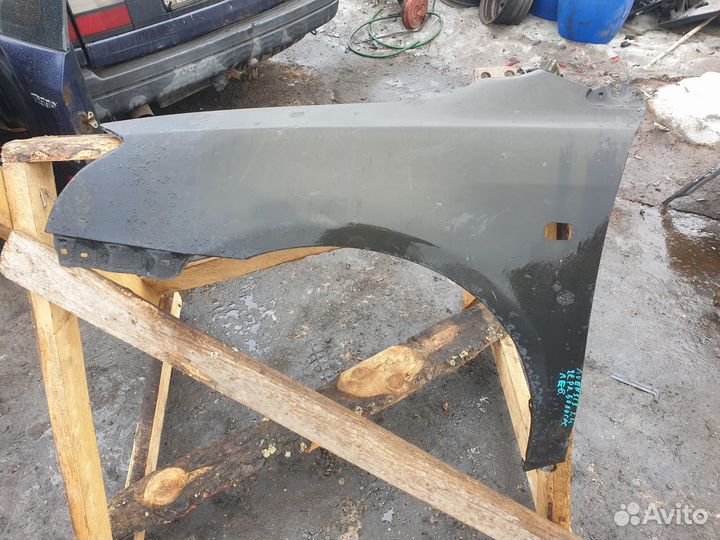 Крыло переднее левое Toyota Avensis 2 T250 Авенсис