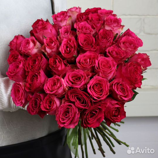 Букет ярких розовых роз с доставкой