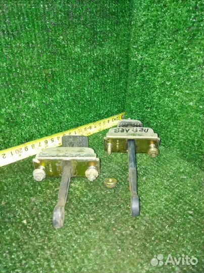 Ограничитель двери левой Mazda Capella 2001 GF8P