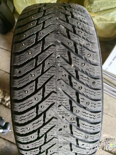 Nokian Tyres Hakkapeliitta 8 215/55 R17