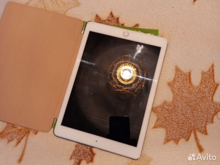 Чехол на iPad