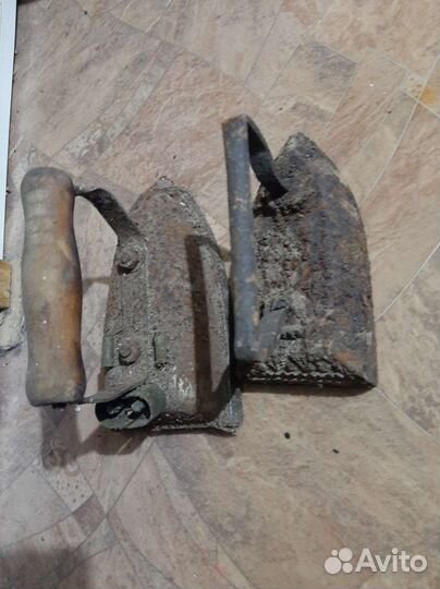 Утюг старинный