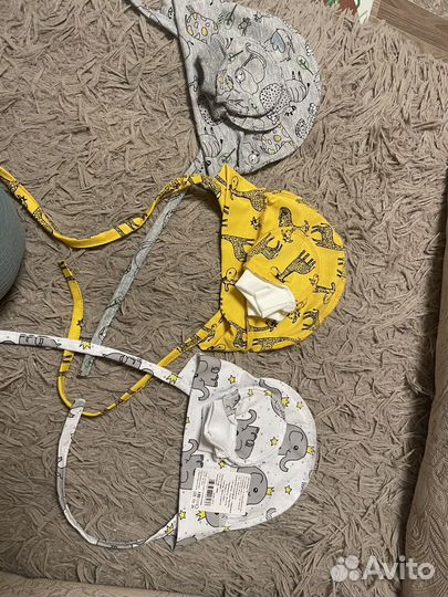 Комплект чепчиков