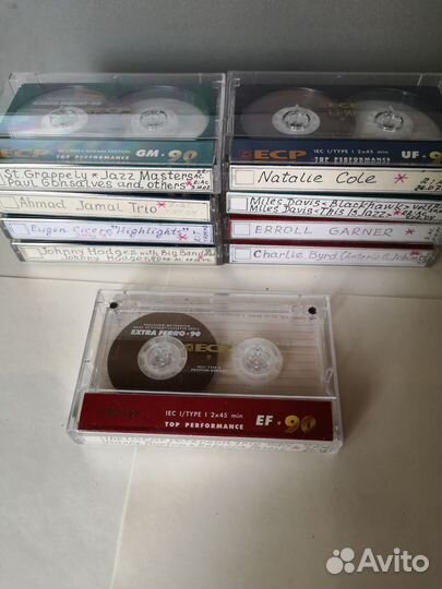 Аудиокассеты с записью разные много