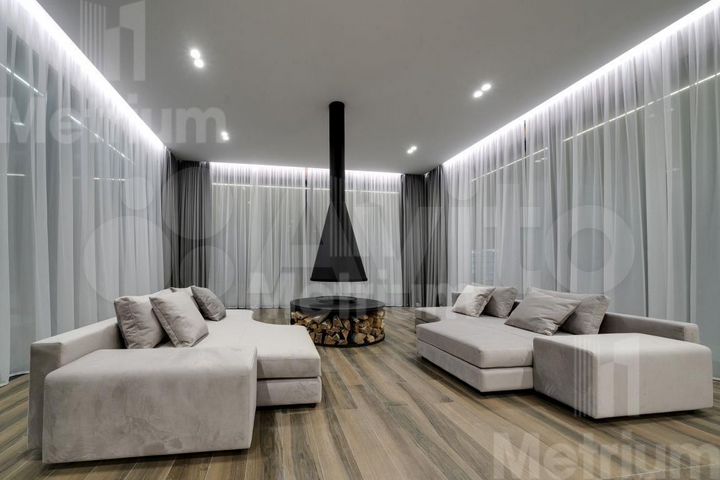 Коттедж 920 м² на участке 30 сот.