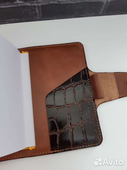 Обложка для ежедневника из кожи