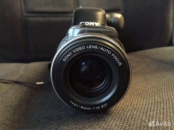 Видеокамера Sony CCD-FX270E