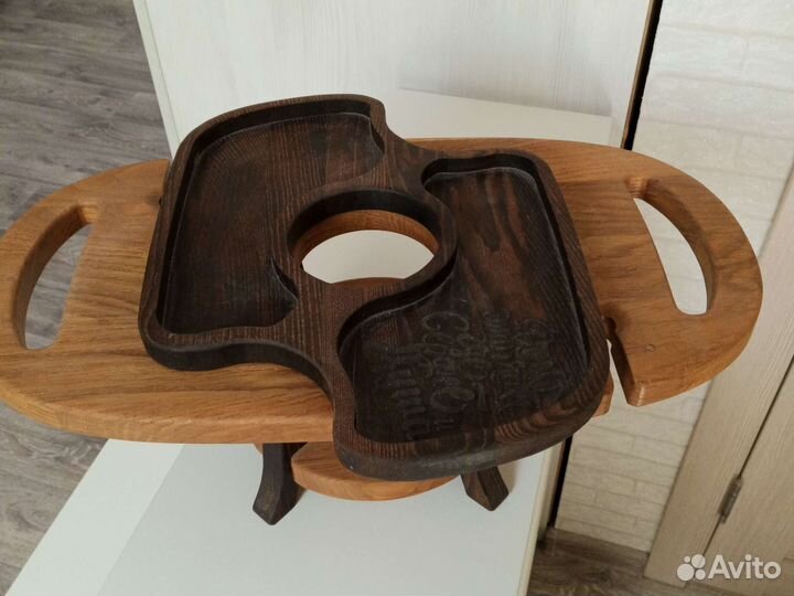 Дубовый винный столик