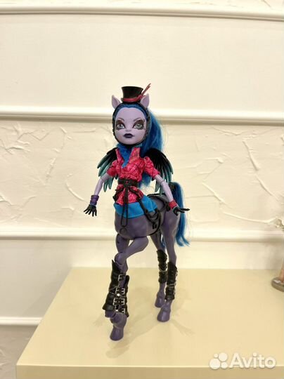 Кукла Монстер Хай Авеа Троттер