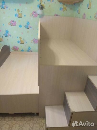 Двухъярусная кровать