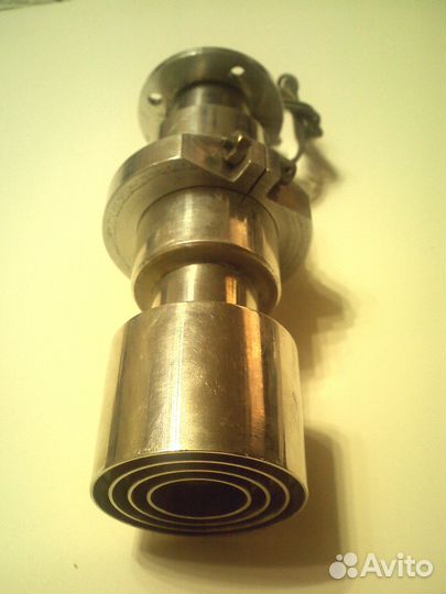 Облучатель с поляризатором к прямофокусной антенне