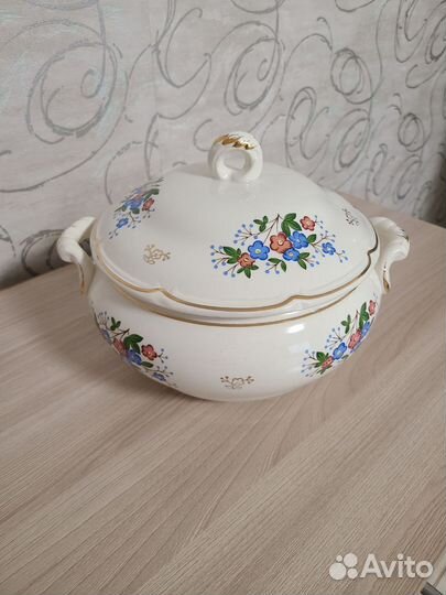 Фаянсовая супница