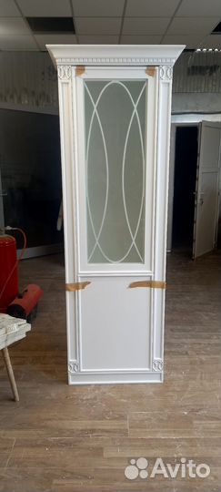 Шкаф витрина
