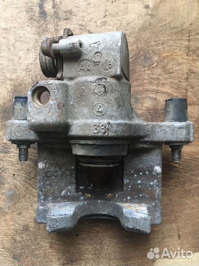 Суппорт тормозной задний правый Renault Laguna 2