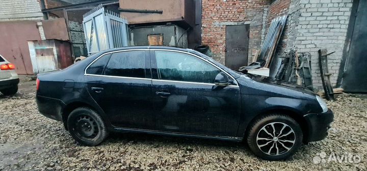 В разборе VW Jetta 5 (2009г. 2.0л fsi. акпп.)